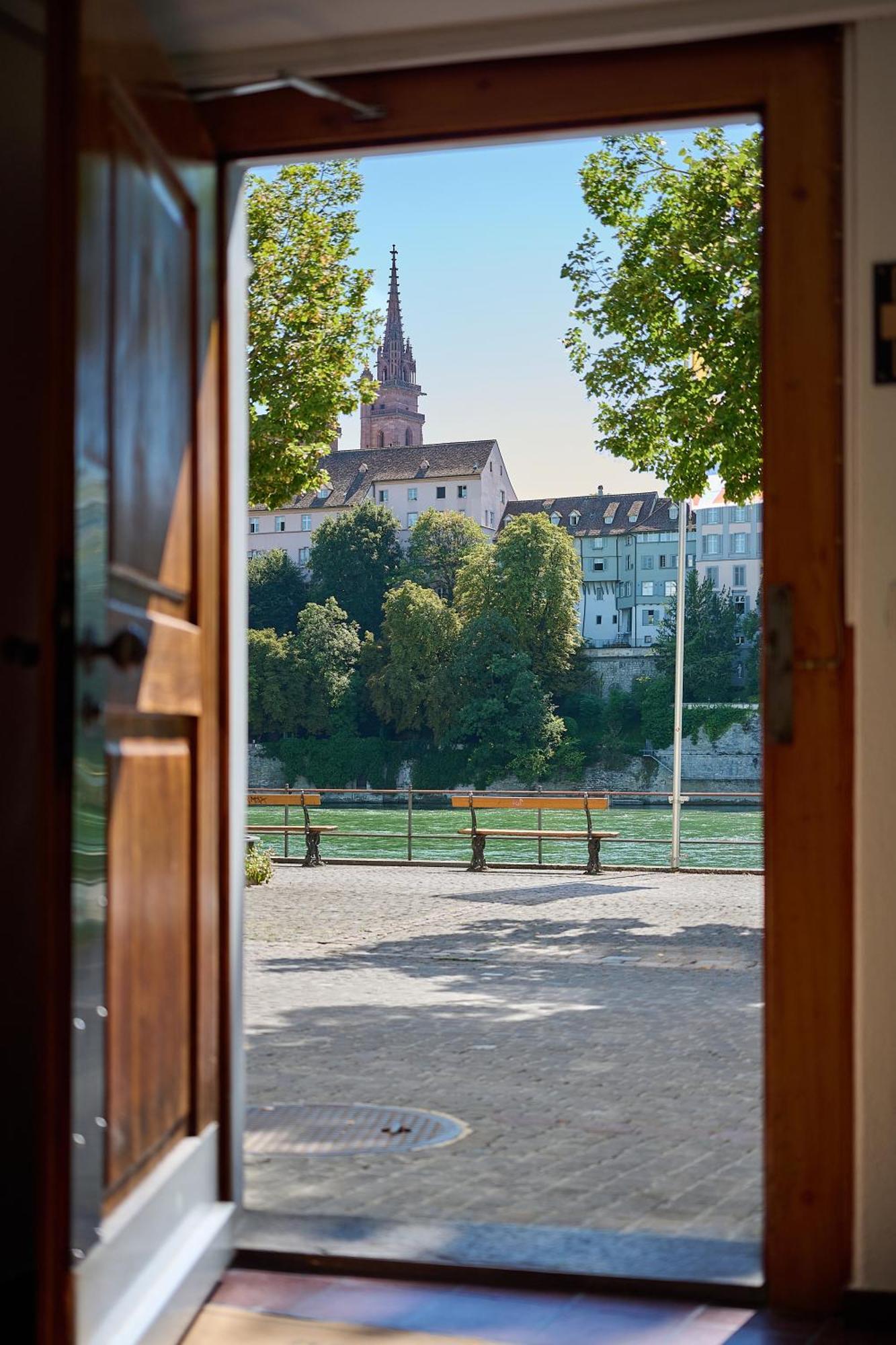 Riverside Базел Екстериор снимка