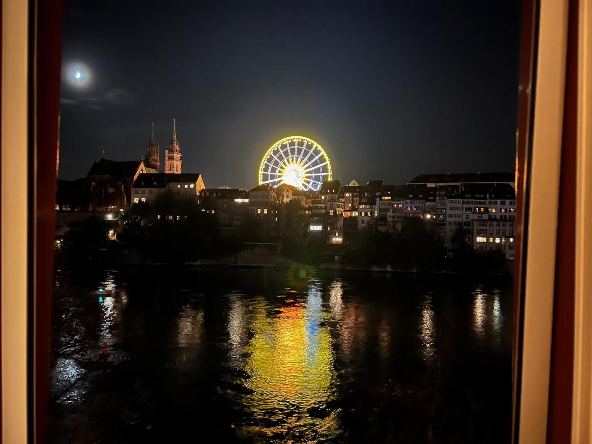 Riverside Базел Екстериор снимка