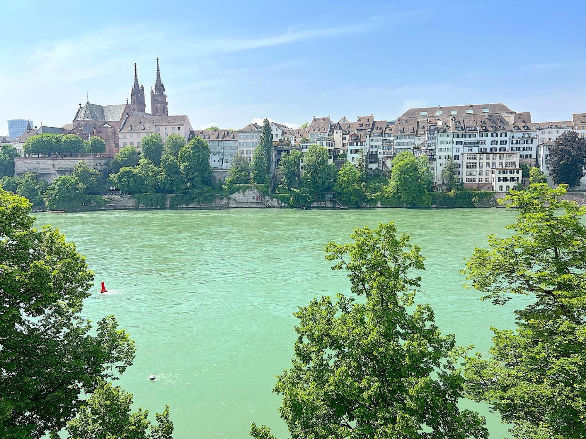 Riverside Базел Екстериор снимка