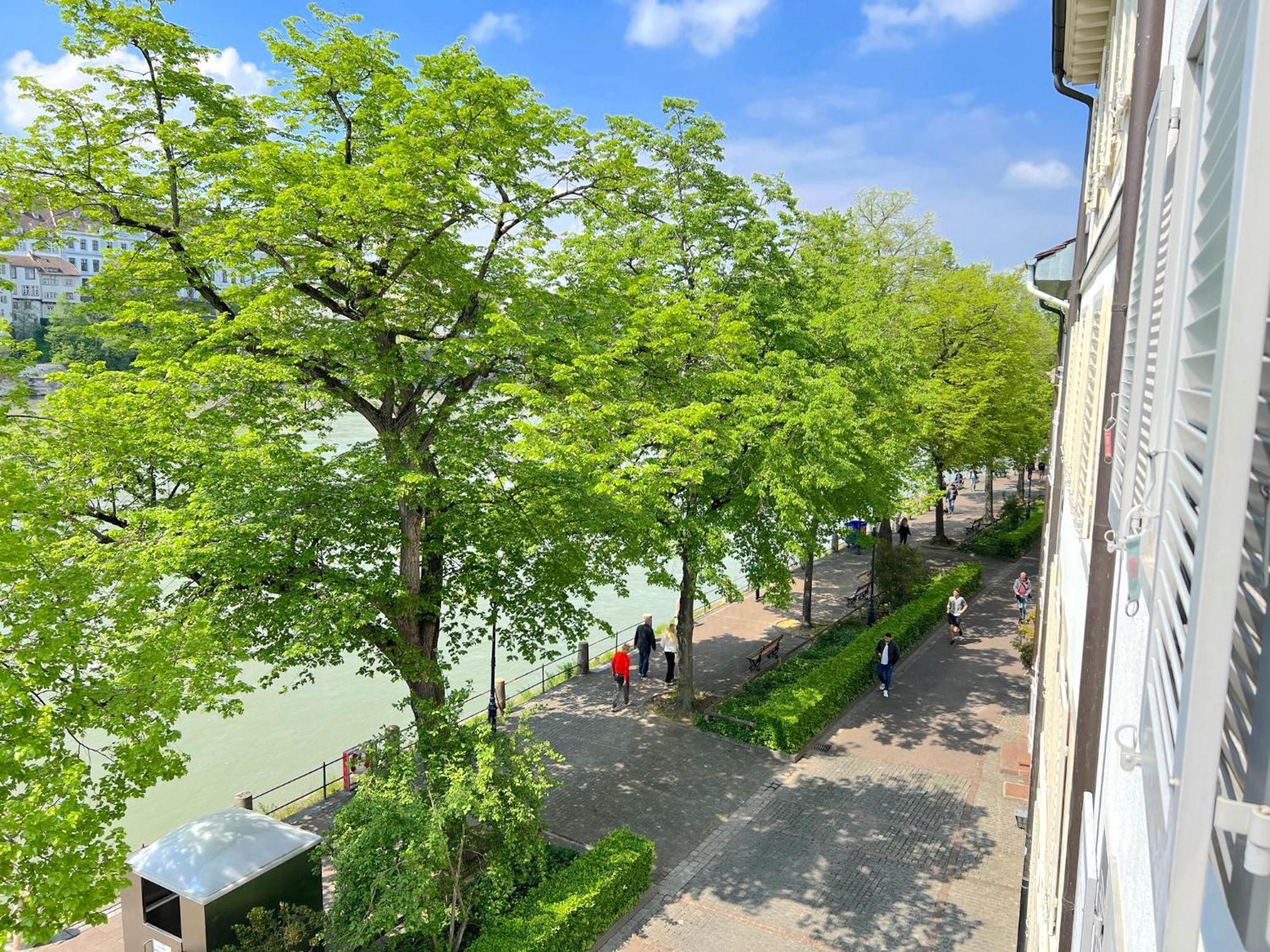 Riverside Базел Екстериор снимка